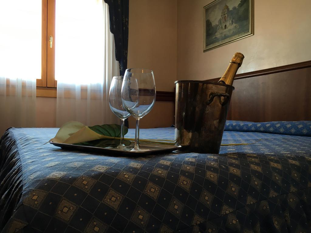 Hotel Minerva ポルデノーネ エクステリア 写真